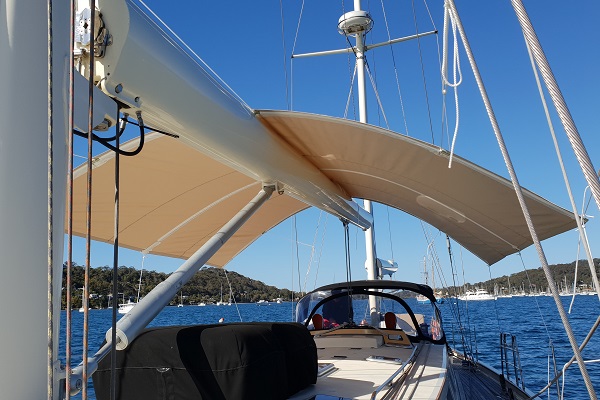 Bom tent with battens
