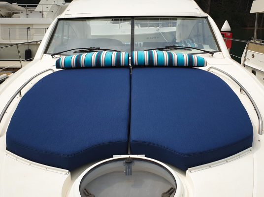 Bow sunbed on Fairline Targa
