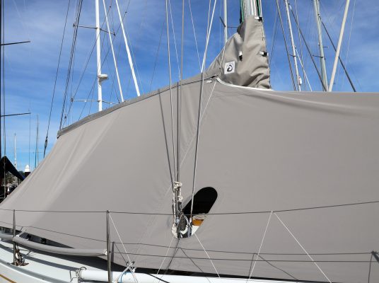 Boom bag with overal cover